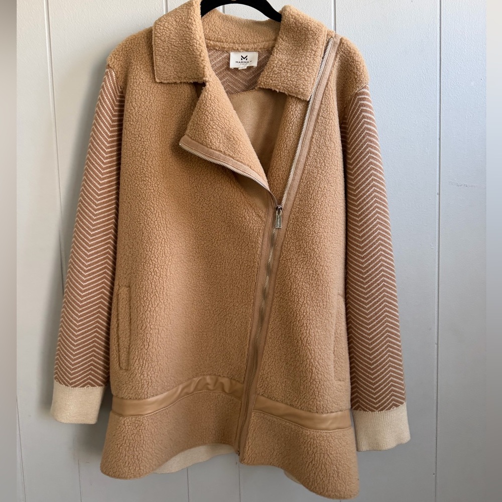 NWOT Marina V Tan/Beige Teddy Fleece Jacket w/ Chevron Sleeves. French Sz: T3